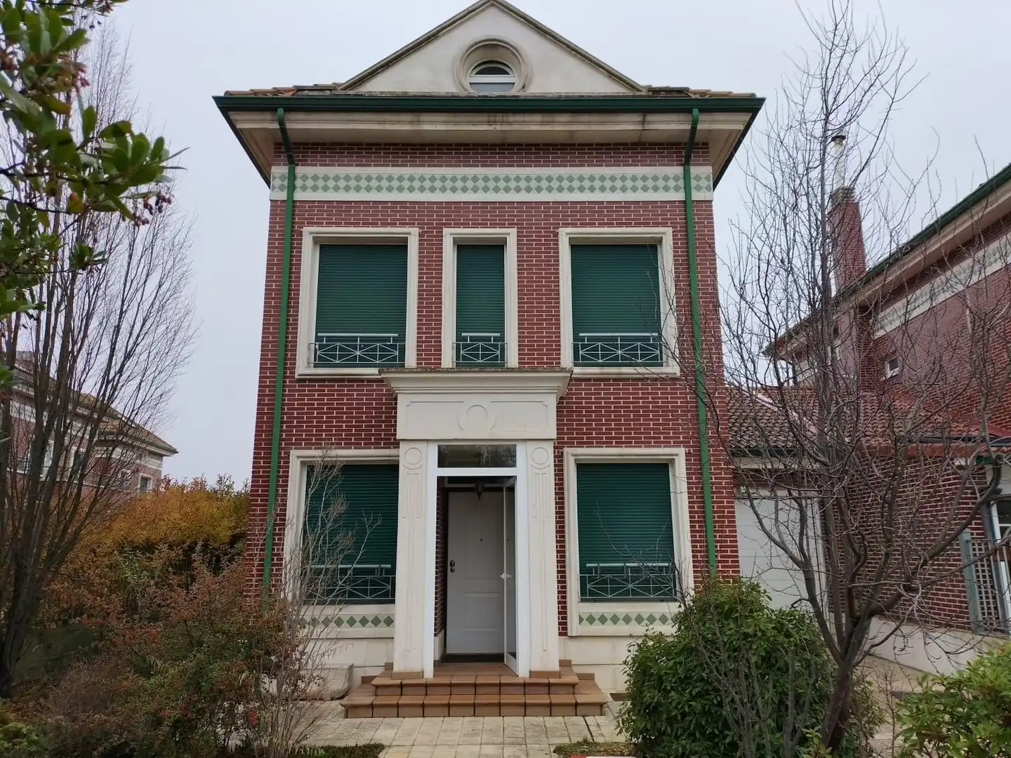 Vista exterior de Casa adosada en venta en Grijota con Calefacción, Jardín privado y Terraza