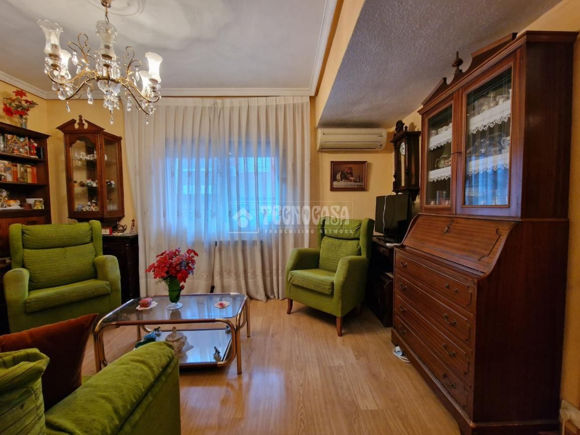 Living room of Flat for sale in  Madrid Capital  with Air Conditioner, Heating and Parquet flooring