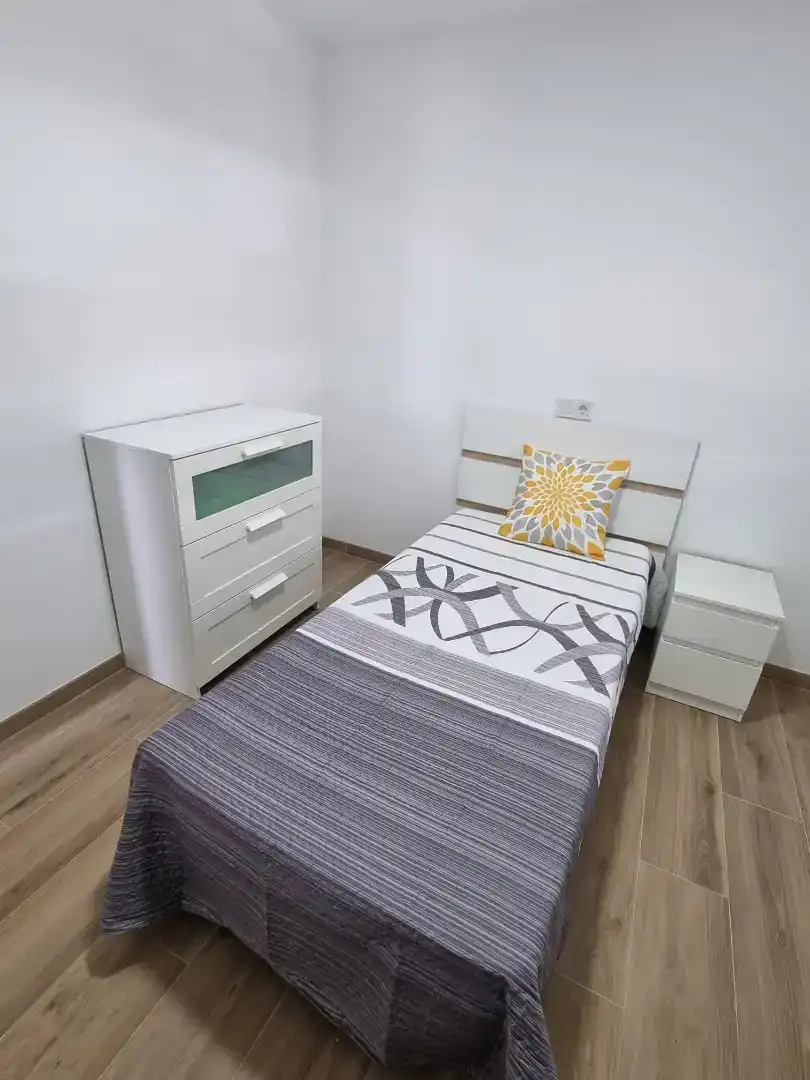 Schlafzimmer von Wohnung zur Miete in Algeciras