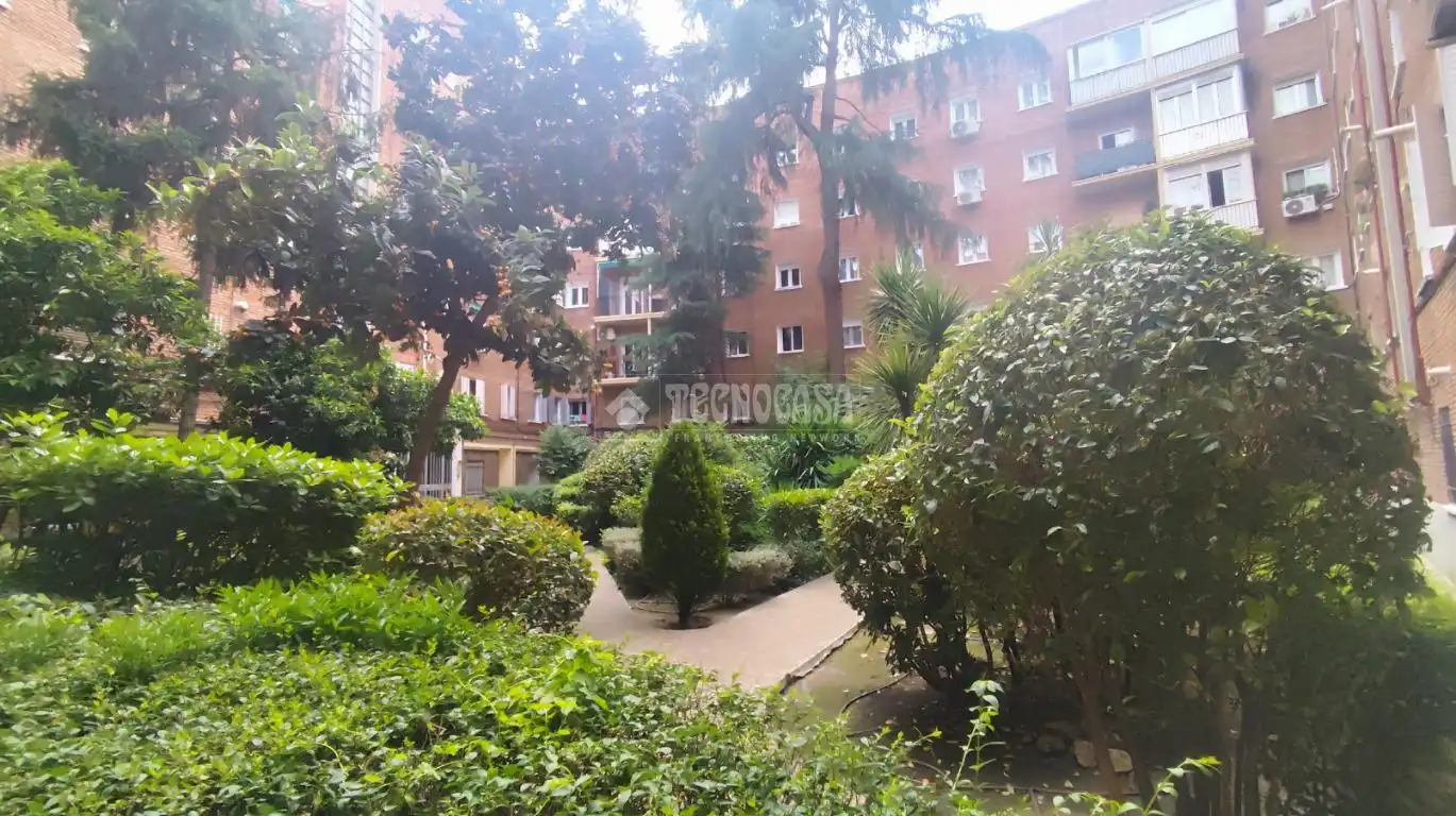 Jardí de Pis en venda en Madrid amb Aire condicionat