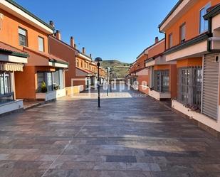 Vista exterior de Casa o xalet en venda en Guadalajara Capital amb Calefacció, Terrassa i Moblat