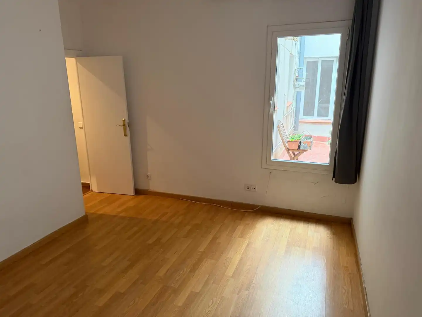 Habitación de Piso en venta en Santa Coloma de Gramenet con Parquet y Balcón