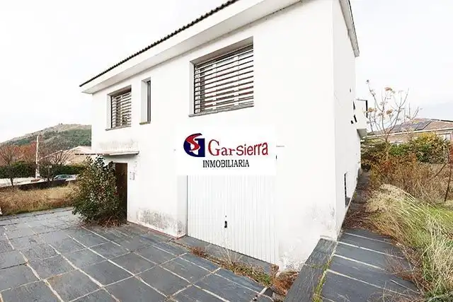 Vista exterior de Casa o chalet en venta en Becerril de la Sierra con Calefacción, Jardín privado y Terraza