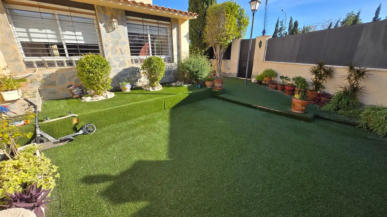 Garten von Einfamilien-Reihenhaus zum Verkauf in Alhaurín de la Torre mit Klimaanlage, Privatgarten und Abstellraum