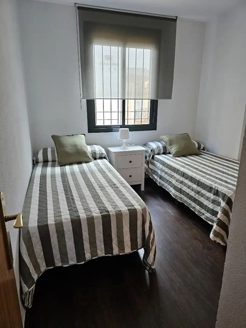 Habitación de Apartamento de alquiler en Chiclana de la Frontera con Aire acondicionado, Amueblado y Horno