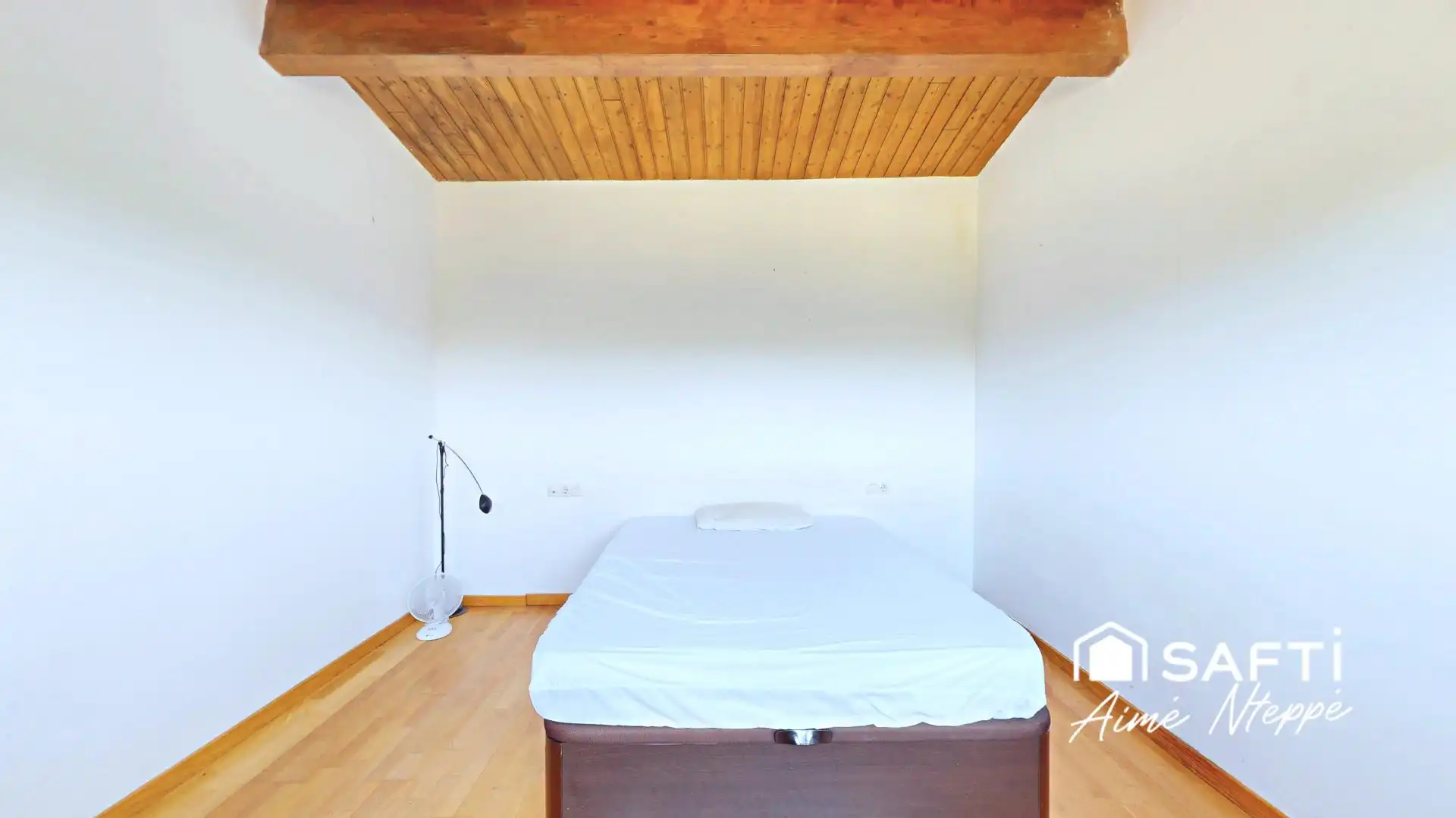 Dormitori de Casa o xalet en venda en Sant Julià de Ramis amb Calefacció, Piscina i Moblat