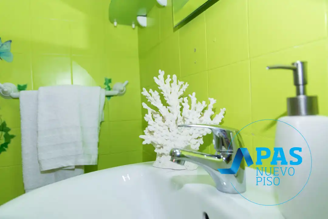 Badezimmer von Wohnung zum Verkauf in Santander