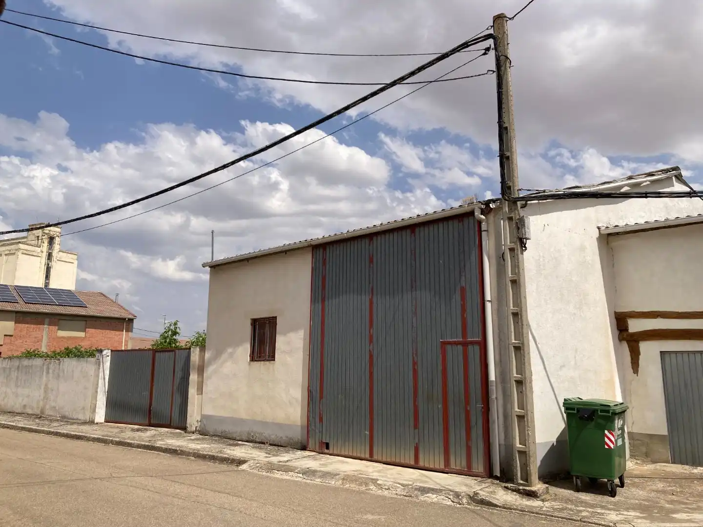 Vista exterior de Local en venta en Sotresgudo