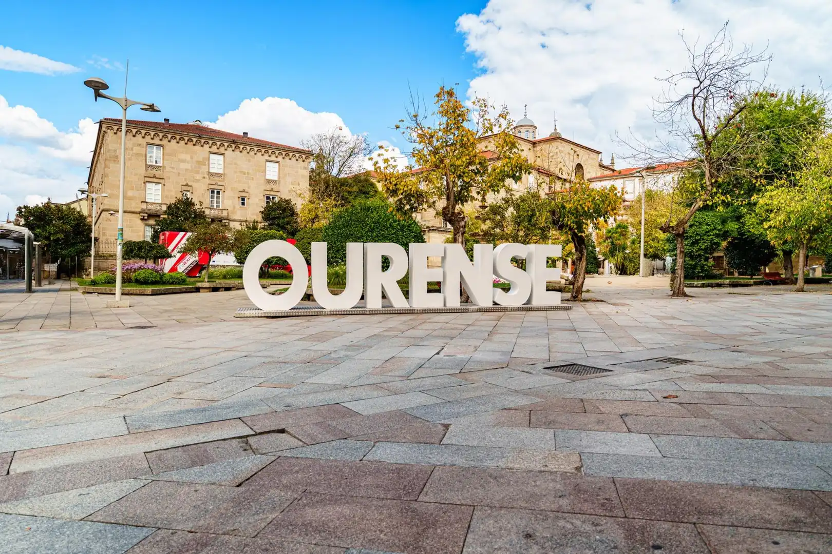 Vista exterior de Casa o chalet en venta en Ourense Capital  con Calefacción, Jardín privado y Balcón