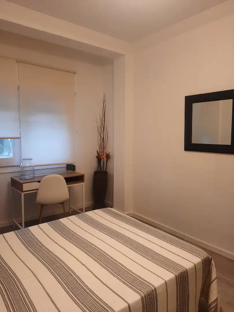 Habitación de Piso de alquiler en Zaragoza con Calefacción, Amueblado y Horno