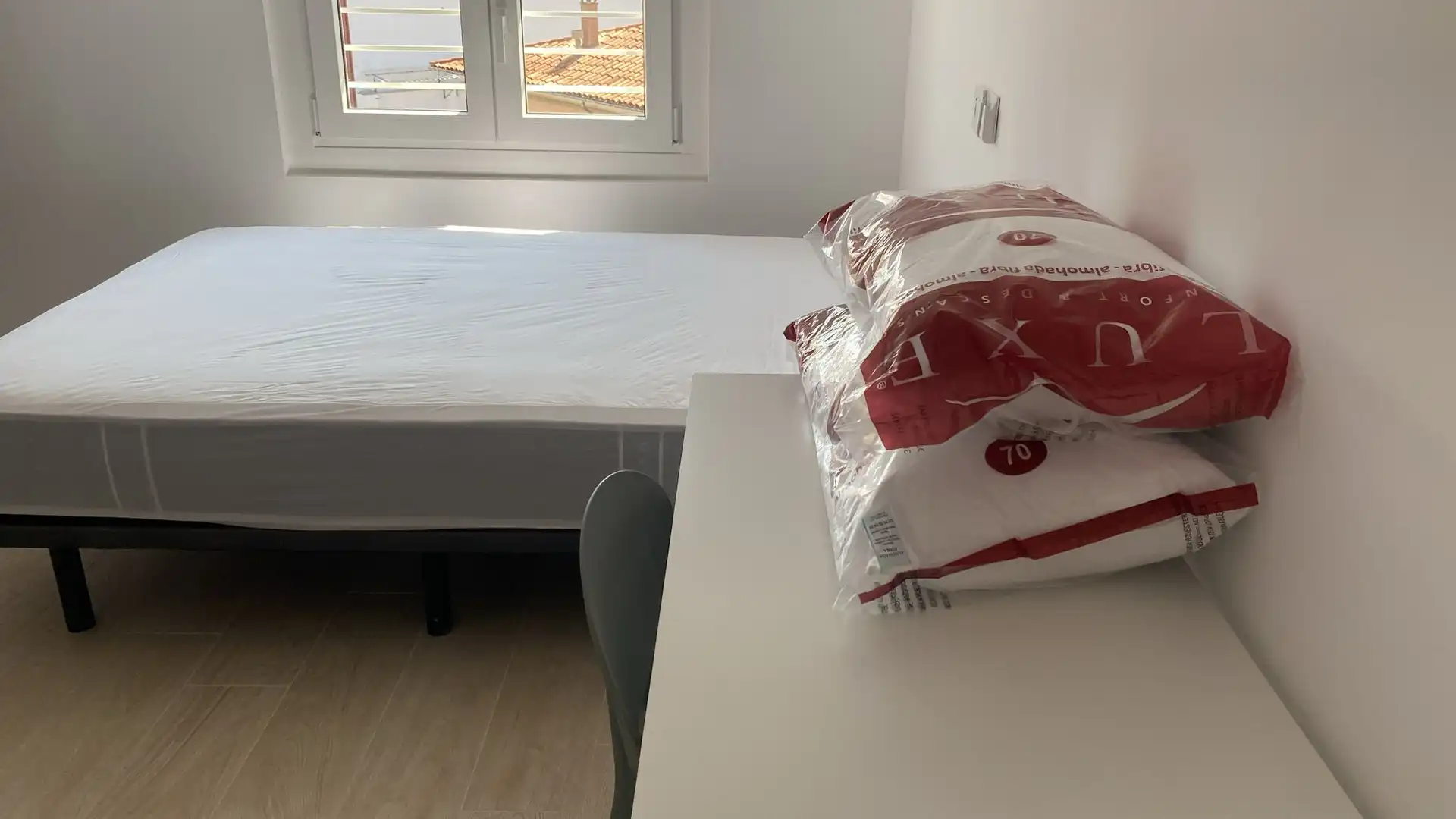 Dormitori de Pis de lloguer en Vic amb Calefacció, Moblat i Microones