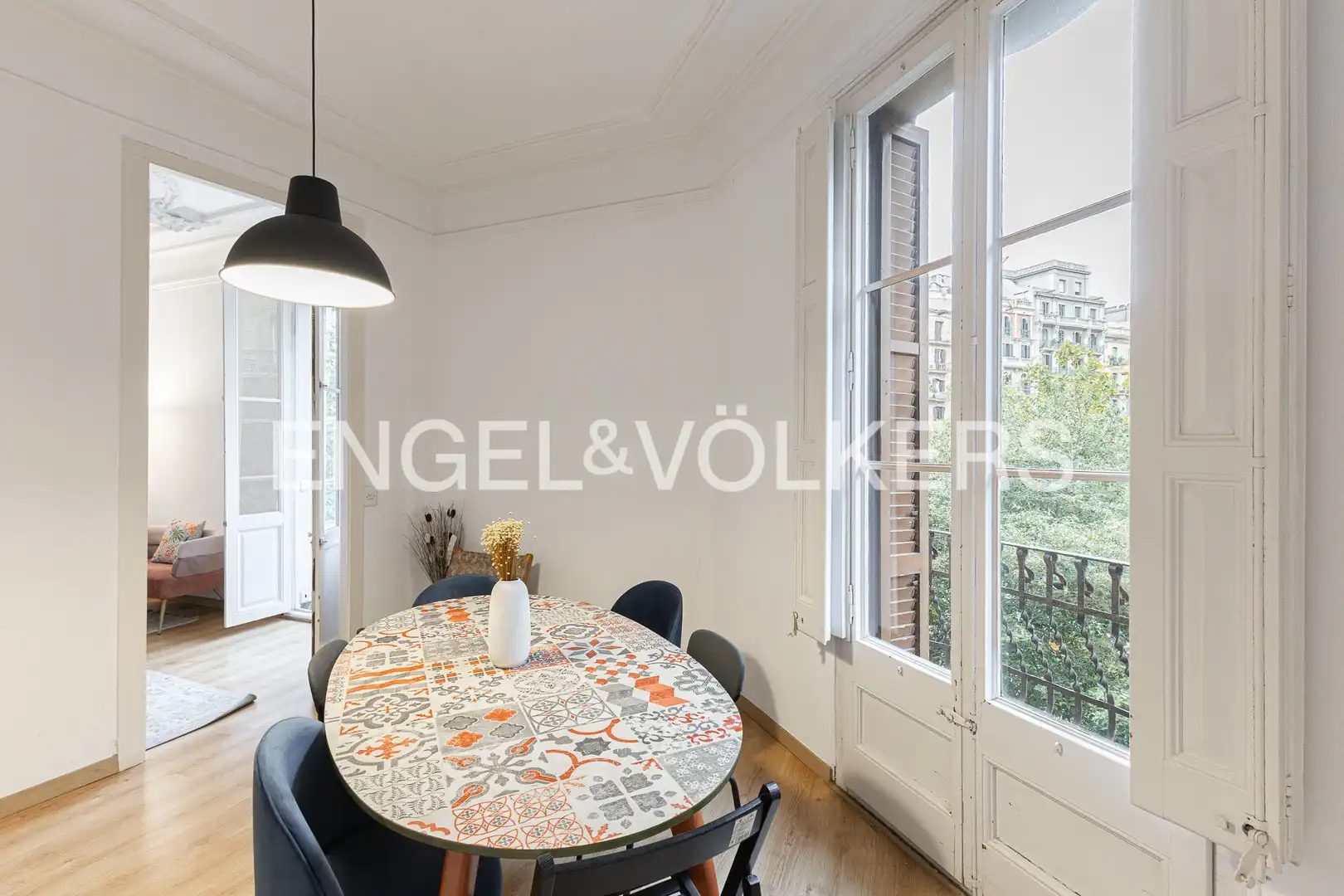 Vista exterior de Piso en venta en Eixample