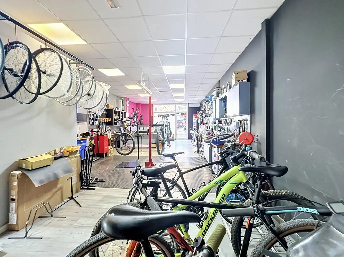 Commercial properties for rent in Paterna