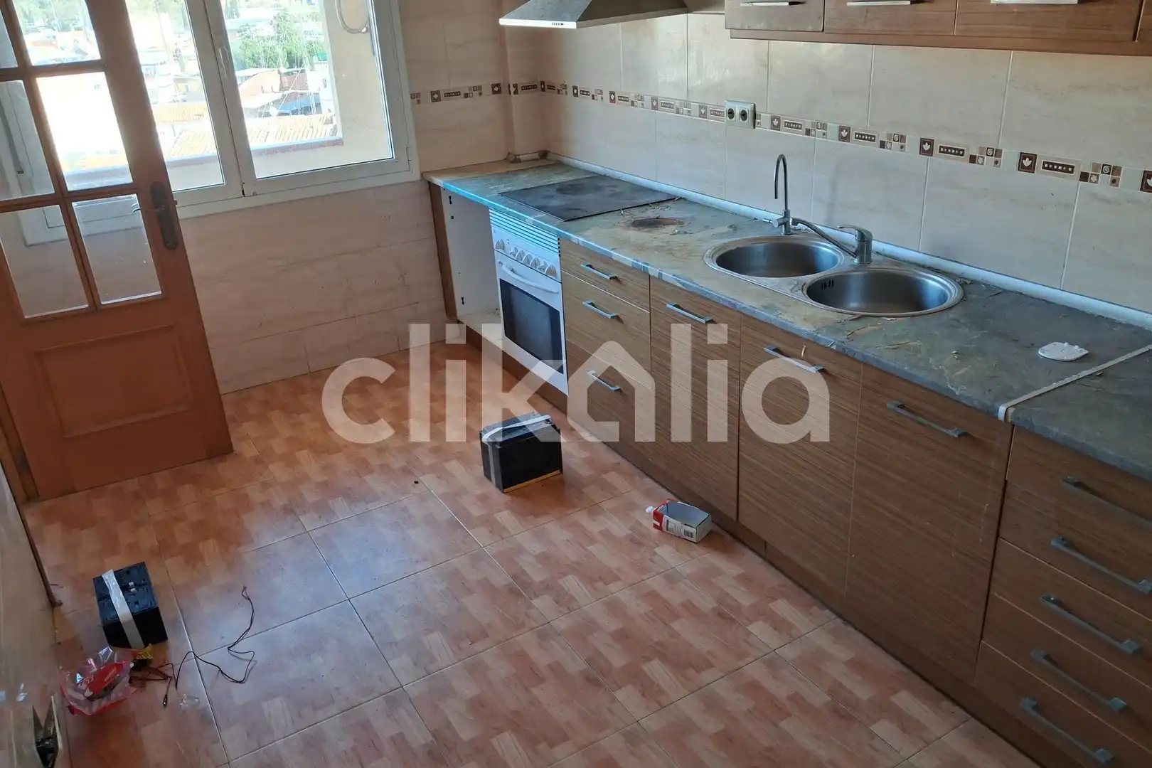 Küche von Einfamilien-Reihenhaus zum Verkauf in Sabadell mit Terrasse