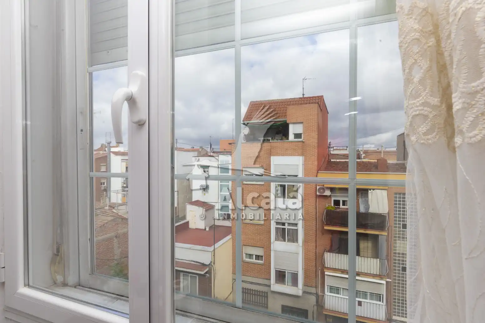 Habitación de Piso en venta en Madrid con Calefacción y Terraza