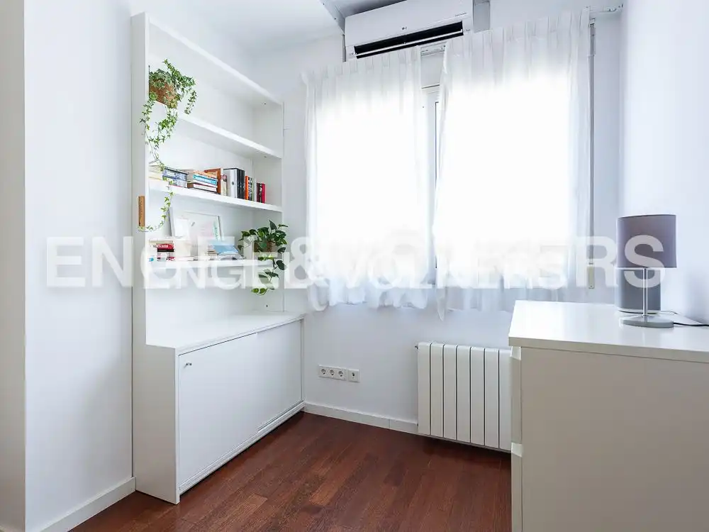 Bedroom of Flat for rent in Valencia  with Air Conditioner, Heating and Parquet flooring