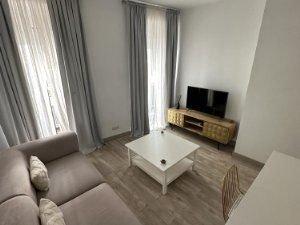 Sala d'estar de Apartament de lloguer en  Madrid Capital amb Aire condicionat i Balcó