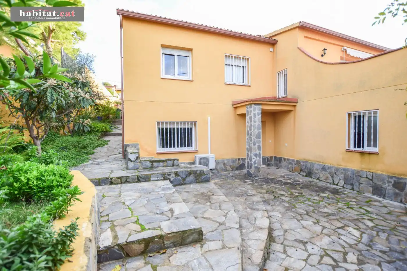 Vista exterior de Casa o xalet en venda en Sant Pere de Ribes amb Aire condicionat, Calefacció i Jardí privat