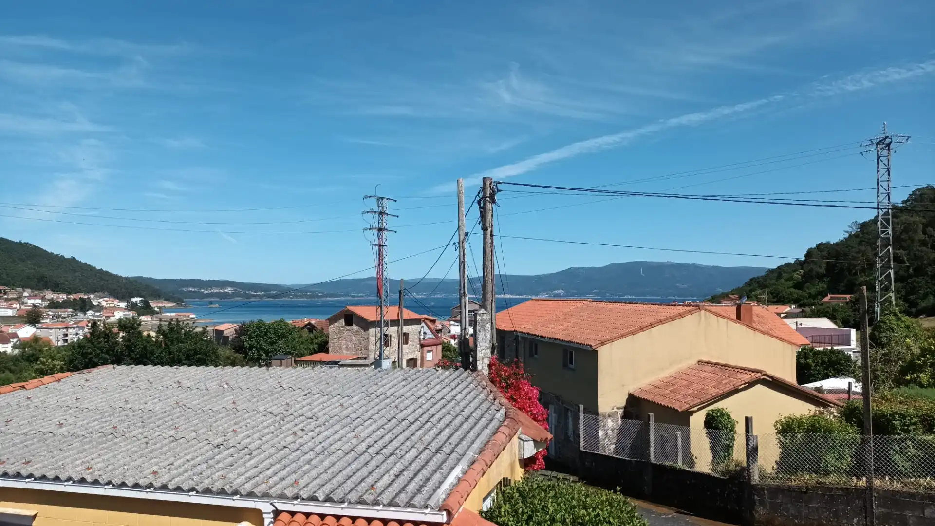 Vista exterior de Casa o xalet en venda en Muros amb Jardí privat, Piscina i Moblat