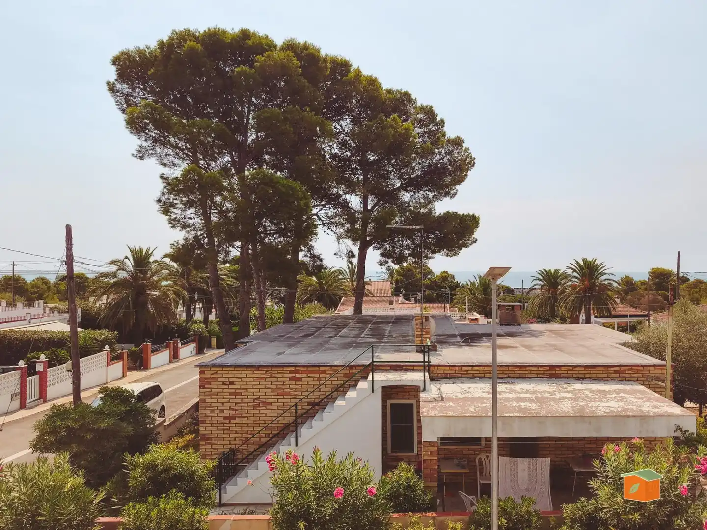 Vista exterior de Casa adosada en venda en Alcanar amb Jardí privat, Terrassa i Moblat
