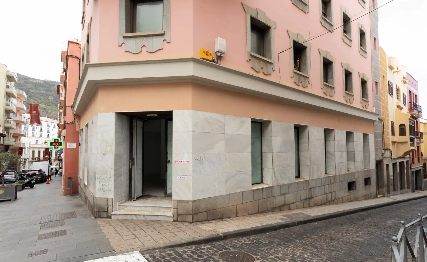 Local commercial à vendre à Calle Infanta Isabel 20