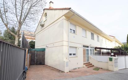 Vista exterior de Casa adosada en venda en Valdemorillo amb Calefacció