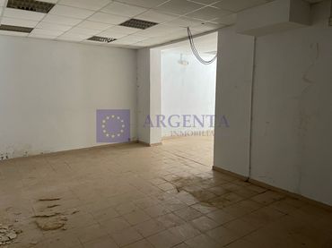 Locale commerciale in vendita a Calle Monaco