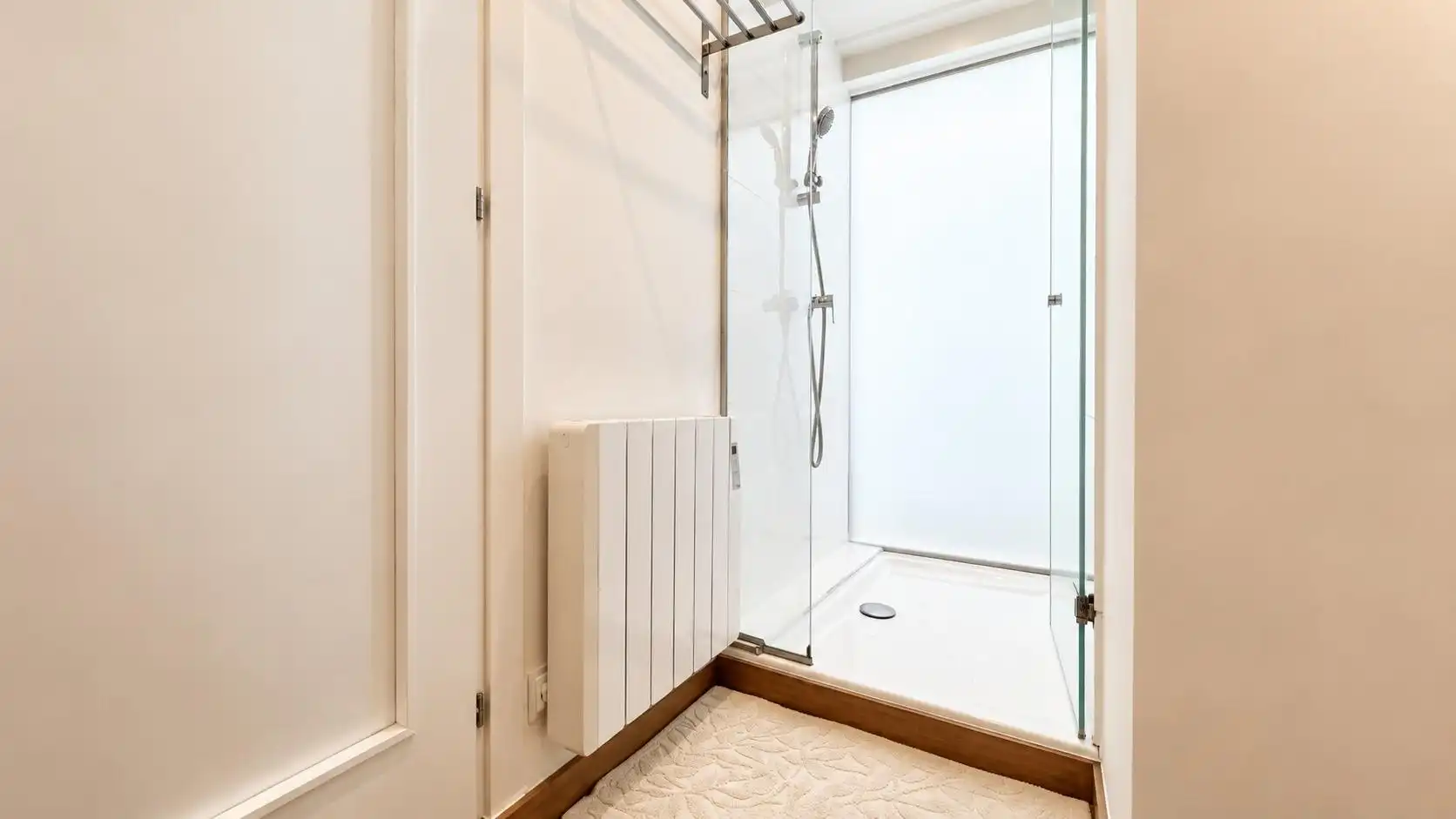 Badezimmer von Haus oder Chalet zum Verkauf in Comillas (Cantabria) mit Heizung und Balkon