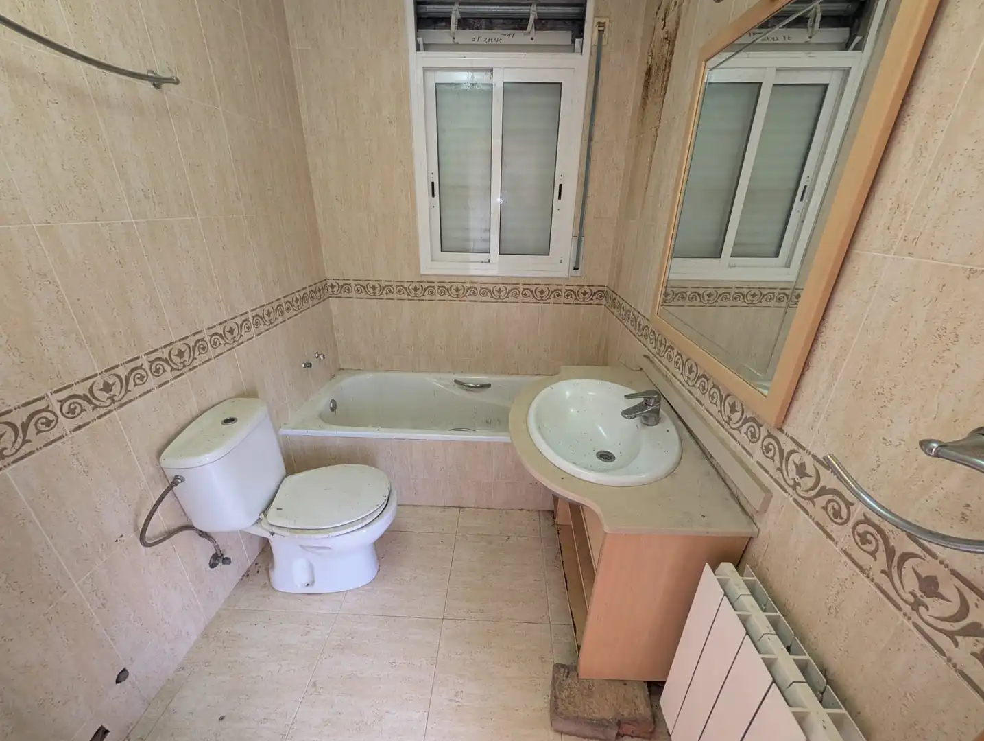 Baño de Casa o chalet en venta en El Vendrell con Jardín privado, Terraza y Piscina