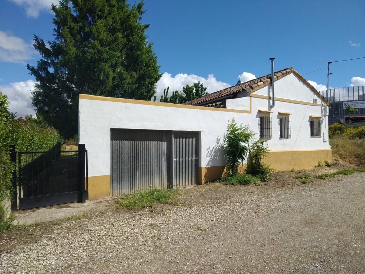 Vista exterior de Casa o xalet en venda en Monzón amb Jardí privat, Terrassa i Moblat