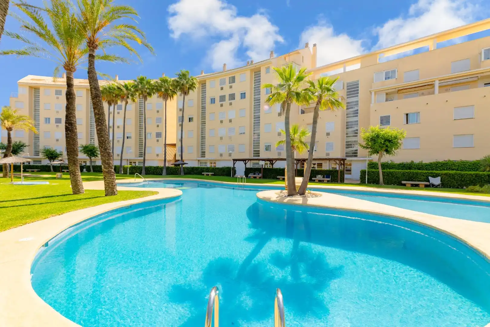 Vista exterior de Piso en venta en Jávea / Xàbia con Aire acondicionado, Jardín privado y Terraza