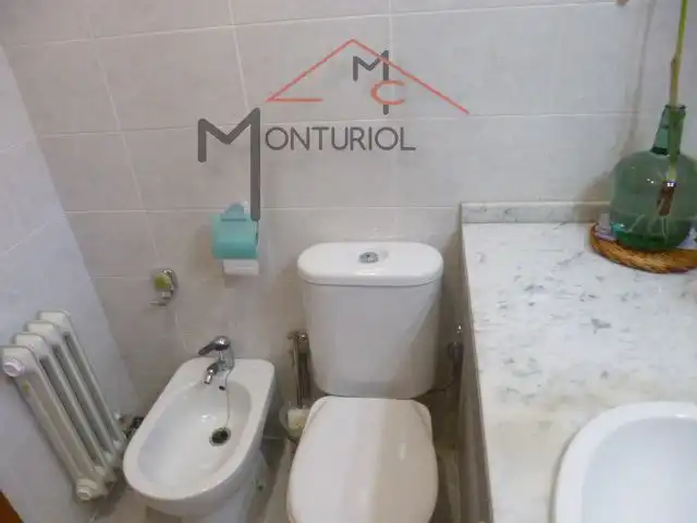 Bany de Casa adosada en venda en Sant Joan Despí amb Aire condicionat, Calefacció i Jardí privat