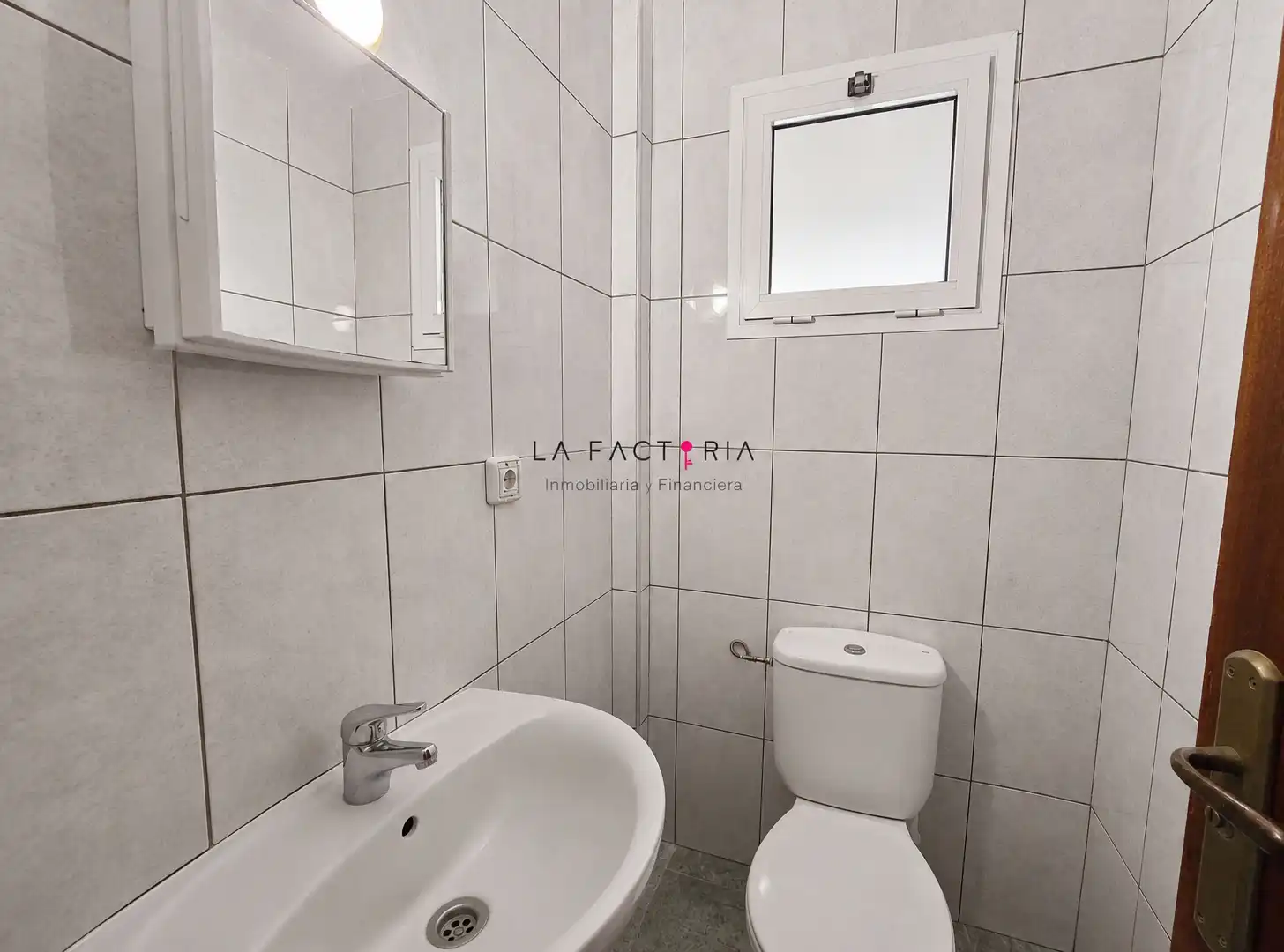 Baño de Piso en venta en Arona con Trastero, Horno y Balcón