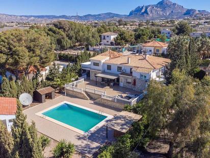 Vista exterior de Casa o xalet en venda en Busot amb Piscina