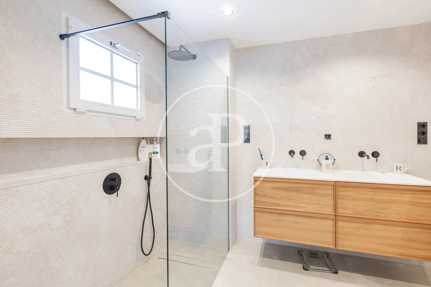 Baño de Casa adosada de alquiler en Las Rozas de Madrid con Aire acondicionado, Calefacción y Jardín privado