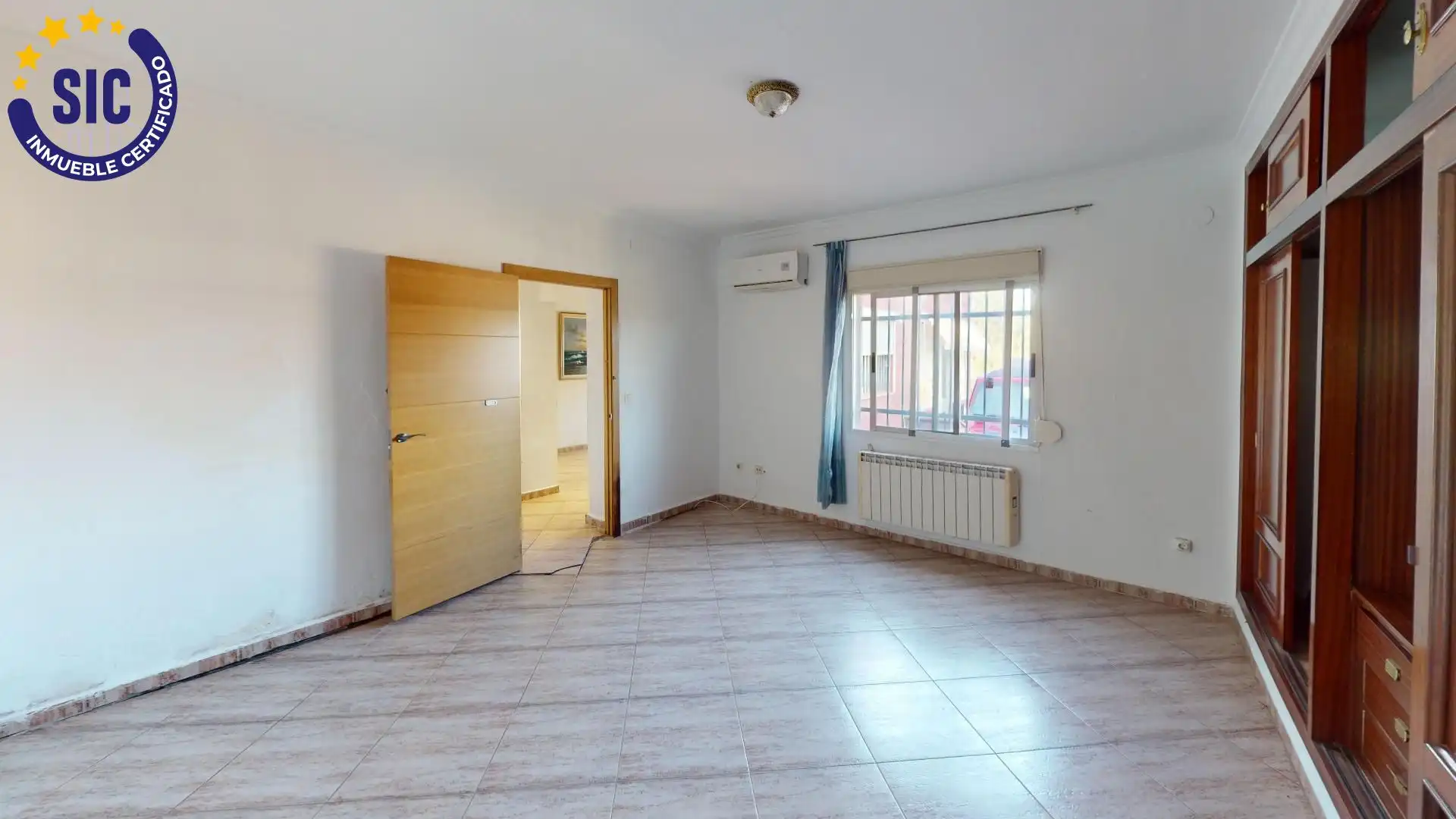 Dormitori de Casa o xalet en venda en Oliva amb Aire condicionat, Jardí privat i Terrassa
