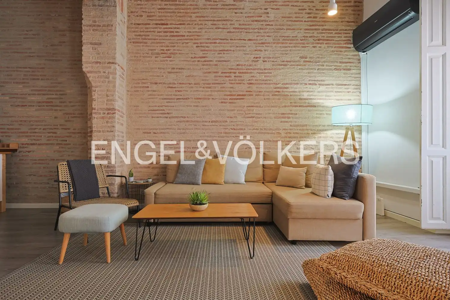Living room of Flat for rent in Valencia  with Air Conditioner, Heating and Parquet flooring