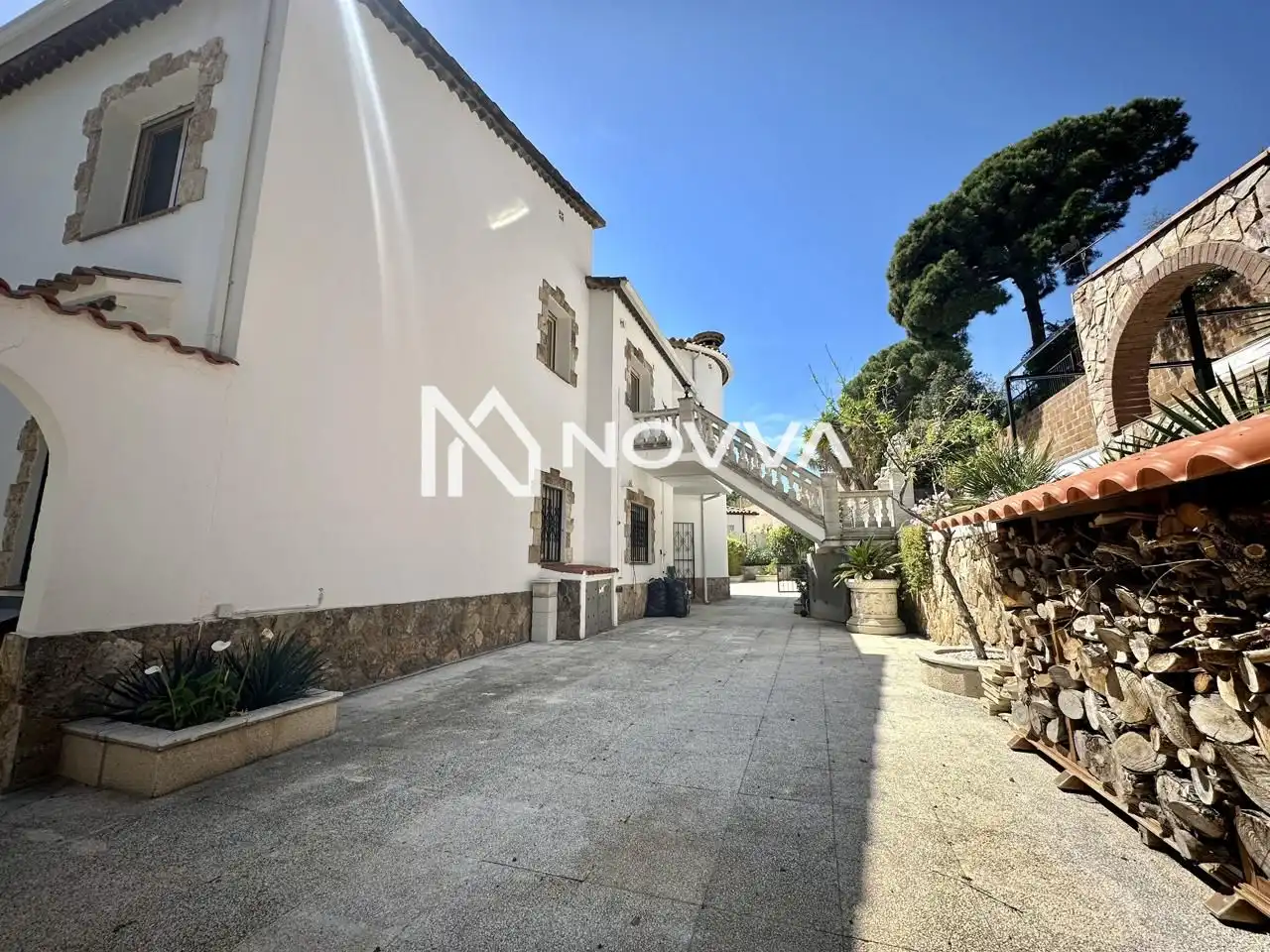 Vista exterior de Casa o xalet en venda en Lloret de Mar amb Jardí privat, Terrassa i Piscina