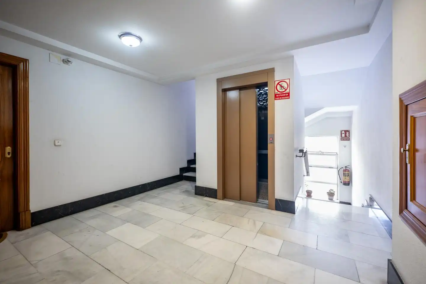 Wohnung zum Verkauf in Ávila mit Klimaanlage, Parkett und Terrasse