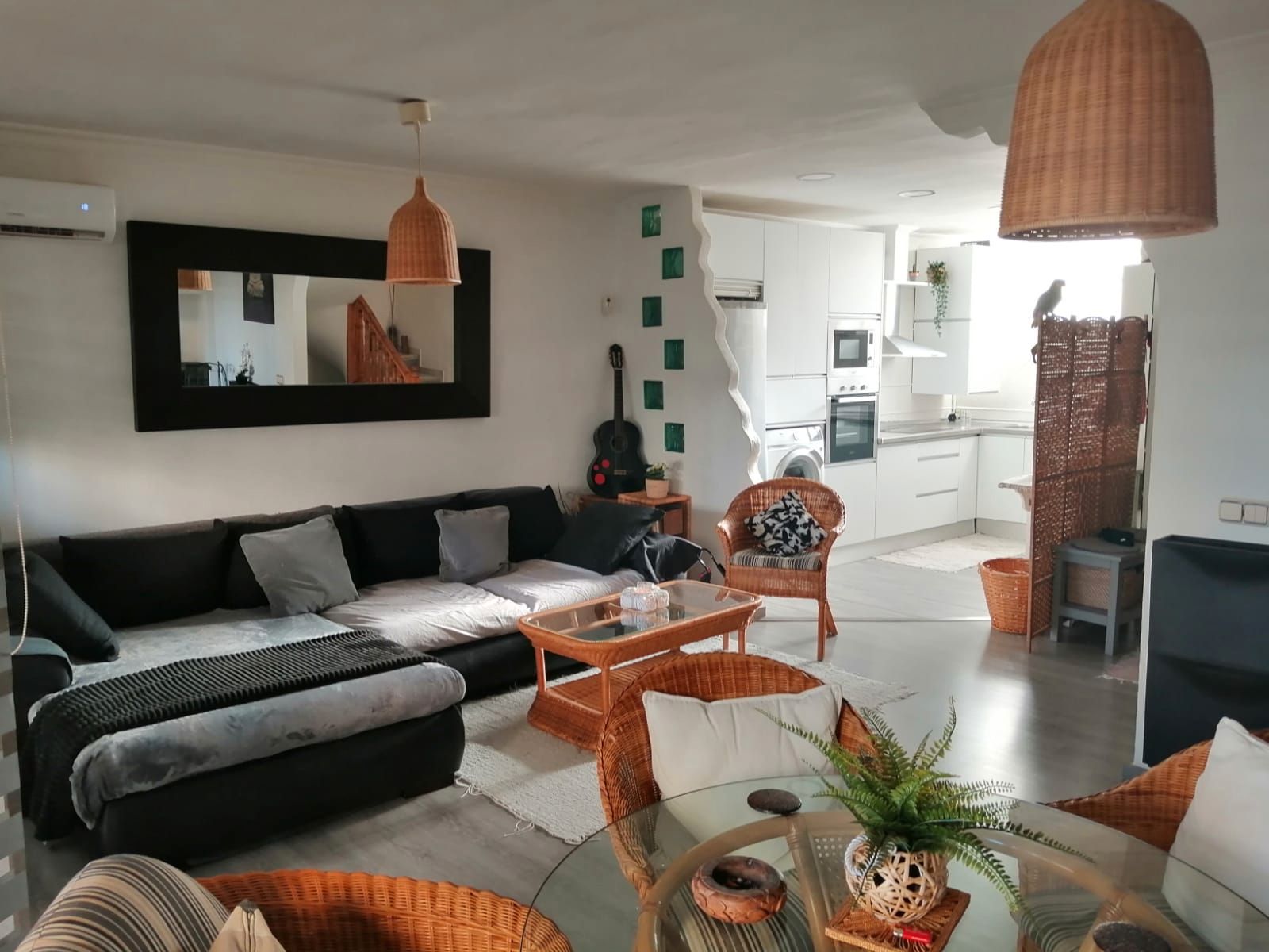 Sala d'estar de Casa o xalet de lloguer en Torremolinos amb Aire condicionat, Terrassa i Moblat