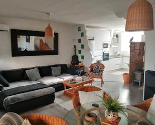 Sala d'estar de Casa o xalet de lloguer en Torremolinos amb Aire condicionat, Terrassa i Moblat