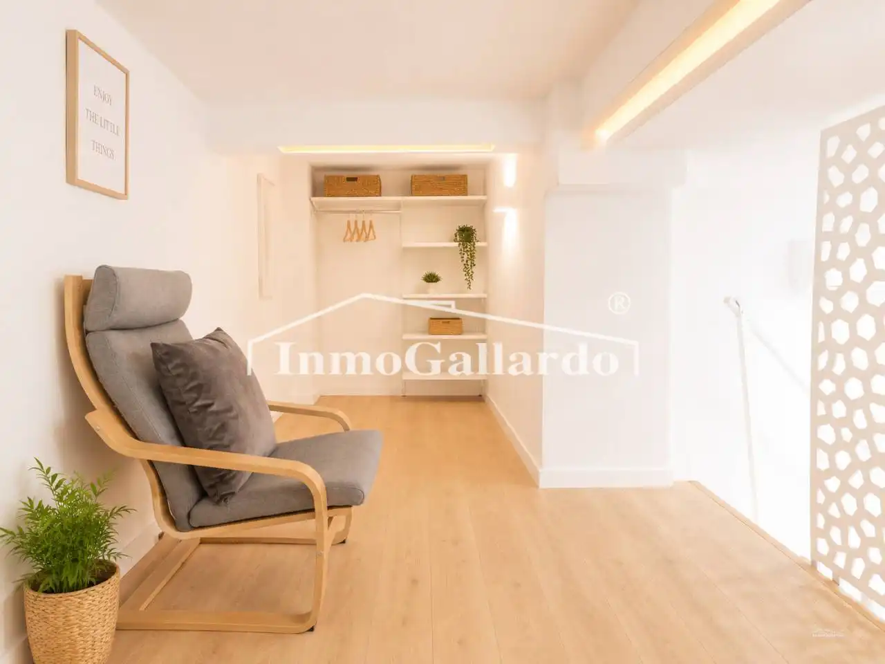 Flat for sale in Málaga  with Air Conditioner, Furnished and Alarm