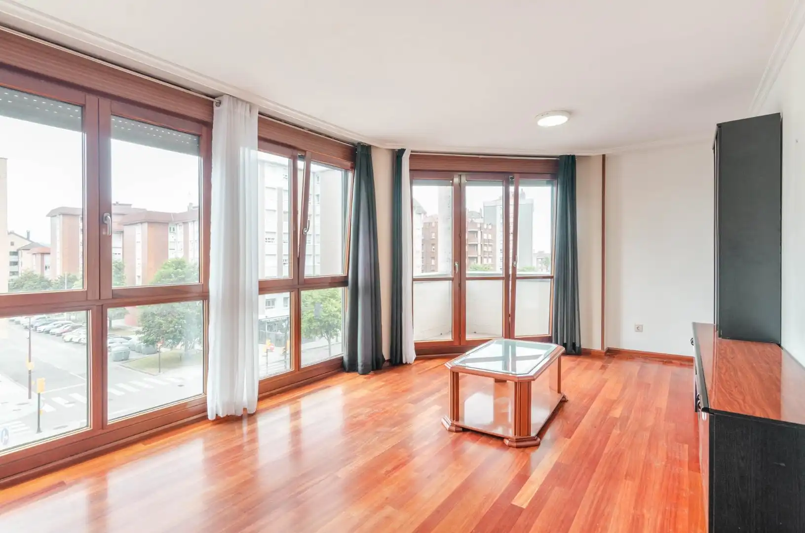Flat with terrace for sale in Calle MANOLO QUIROS 2, imagen 5