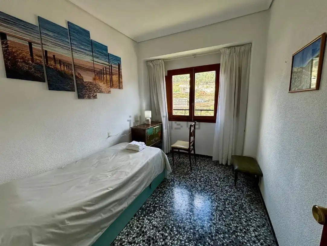 Habitación de Piso en venta en Llucena / Lucena del Cid con Jardín privado, Trastero y Balcón