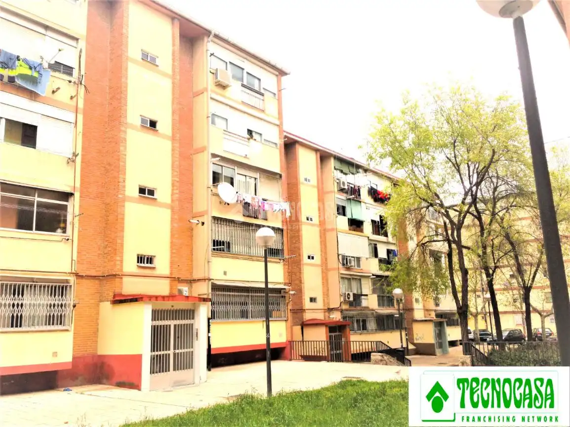 Vista exterior de Piso en venta en Madrid con Balcón