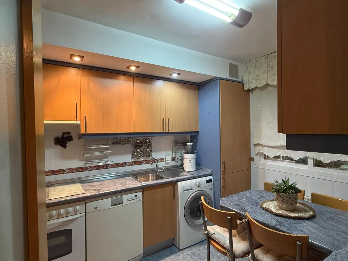 Kitchen of Houses for sale in Alcalá de Henares  with Air Conditioner, Heating and Private garden