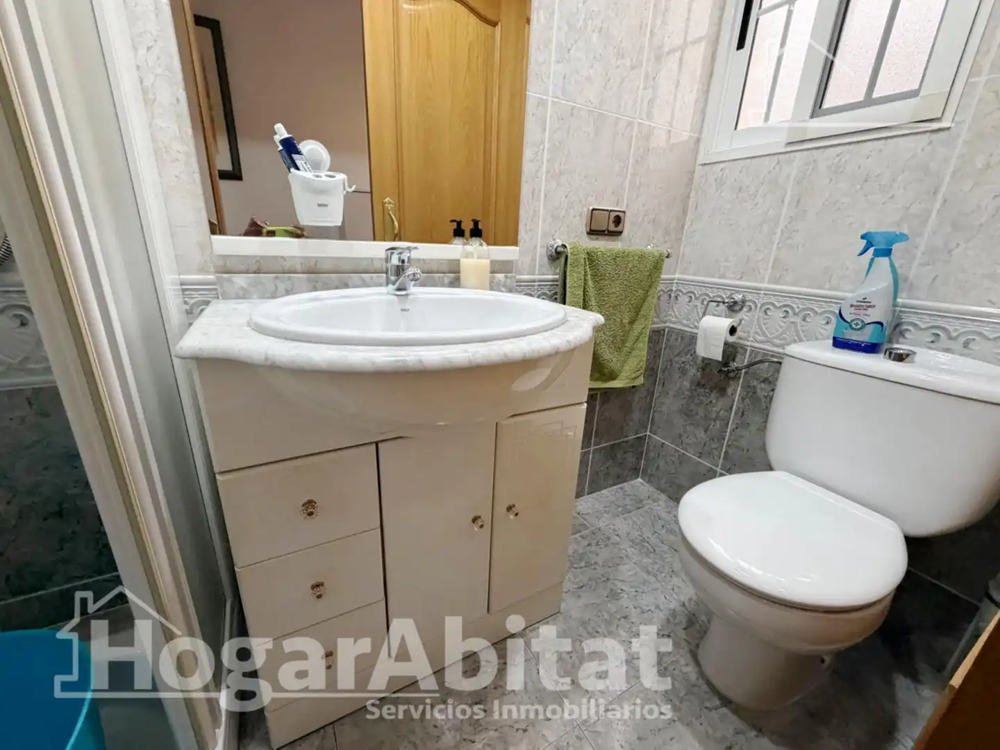 Bathroom of Flat for sale in Torrent  with Air Conditioner, Terrace and Furnished