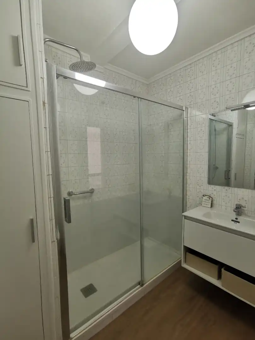 Badezimmer von Wohnung zur Miete in Salamanca mit Heizung, Parkett und Möbliert