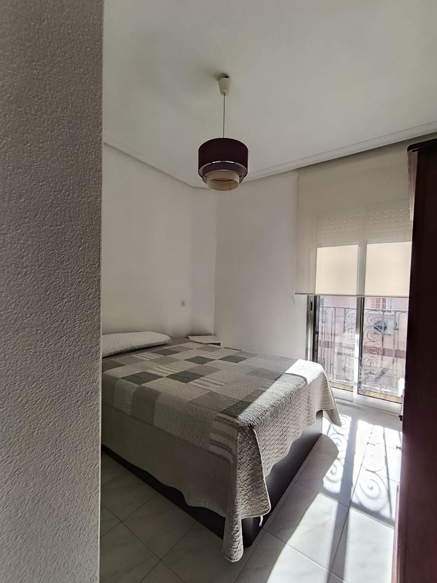Habitación de Piso de alquiler en  Madrid Capital con Aire acondicionado, Calefacción y Balcón
