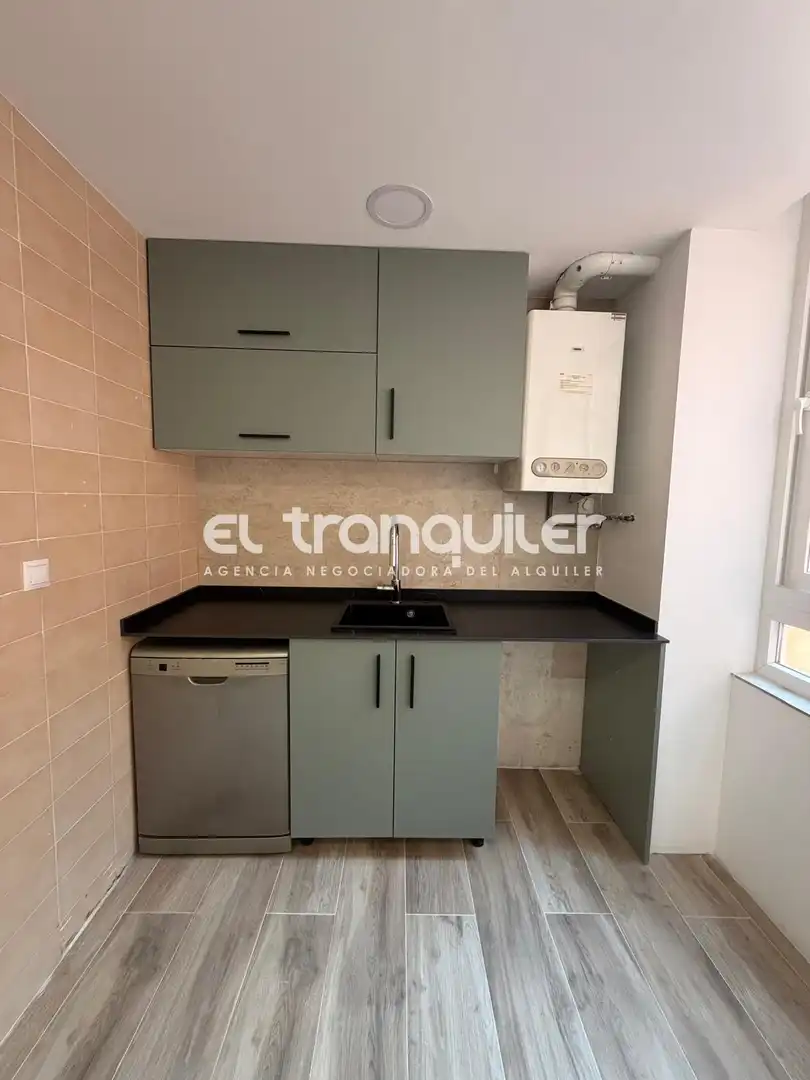 Küche von Wohnung zur Miete in Madrid mit Parkett, Terrasse und Haustiere erlaubt